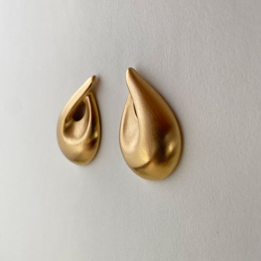 90s Monet Matte Gold Tone Tear Stud Earrings
