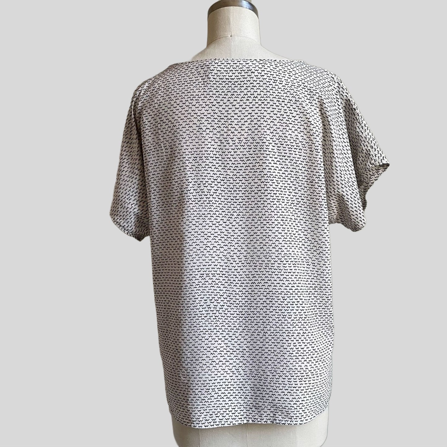 90s White and Black Short Sleeve Top